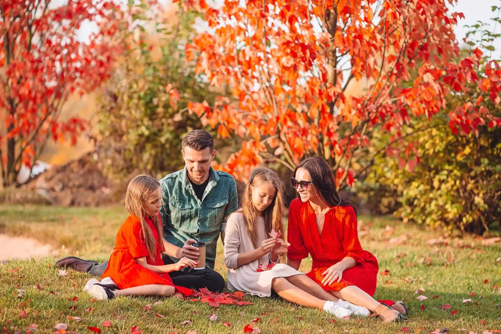 people-sitting-park-autumn